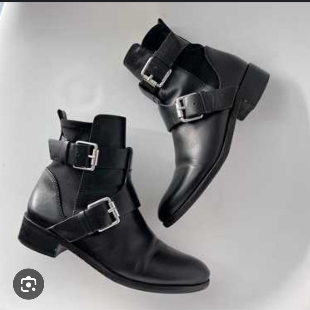EUC Vince Camuto Black FULL Leather Buckle Strap Moto Pull On Boots "7.5/37.5"